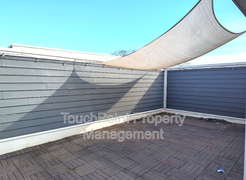 End-unit Townhome located in Peridoe on the Greenway! property image