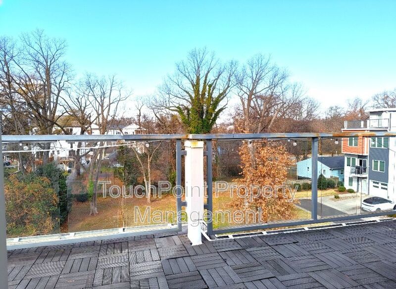 End-unit Townhome located in Peridoe on the Greenway! property image