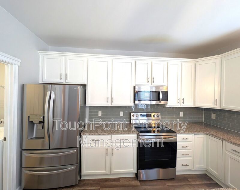 Pristine 4 bed, 2.5 bath Home Located in the Falcon Ridge Community! property image