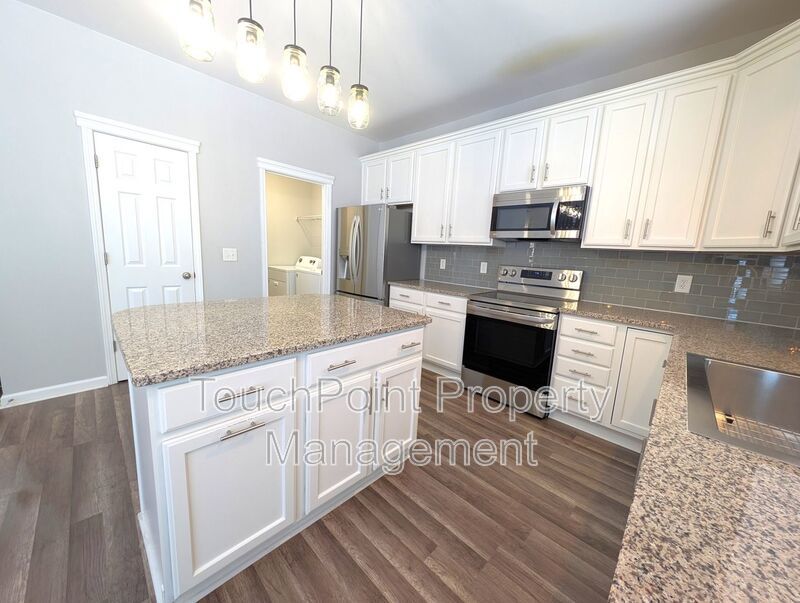 Pristine 4 bed, 2.5 bath Home Located in the Falcon Ridge Community! property image