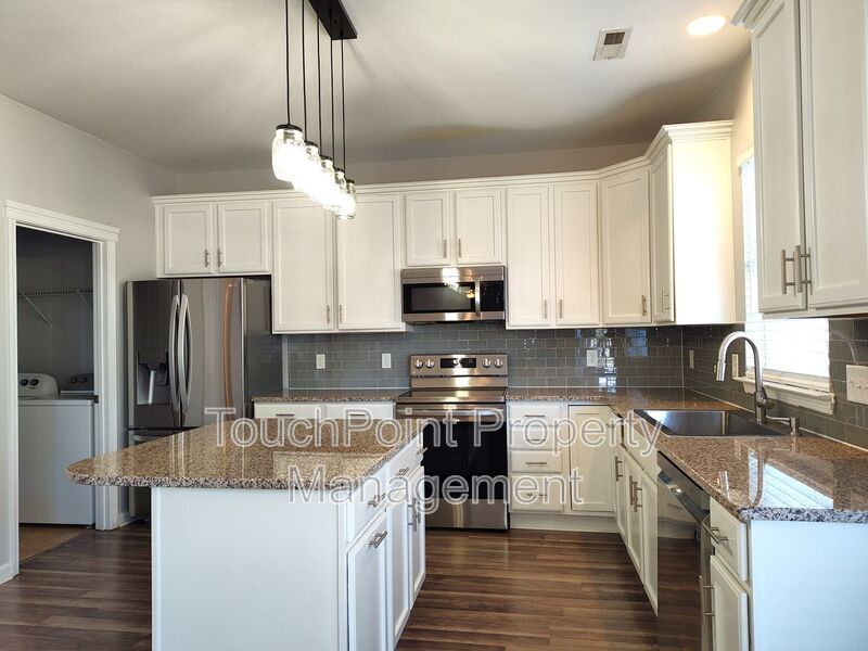 Pristine 4 bed, 2.5 bath Home Located in the Falcon Ridge Community! property image