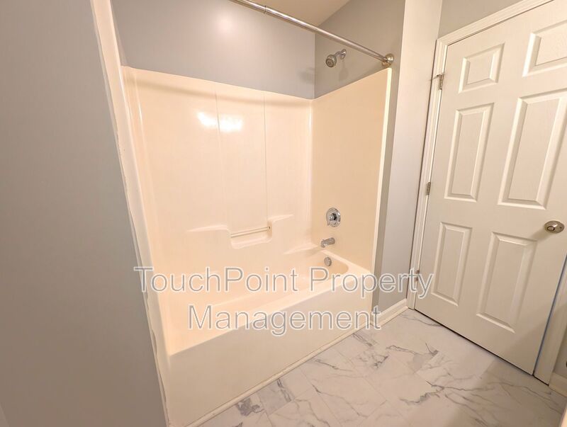 Pristine 4 bed, 2.5 bath Home Located in the Falcon Ridge Community! property image