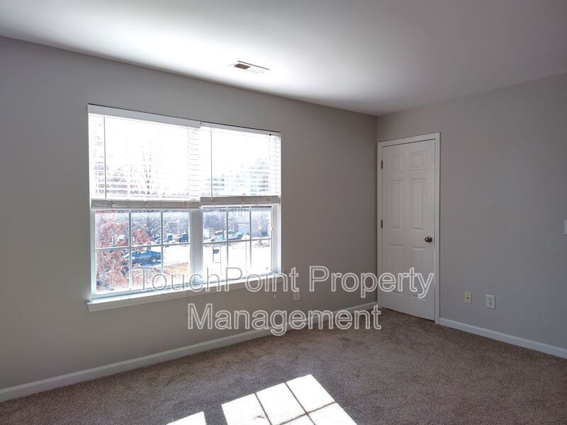 Pristine 4 bed, 2.5 bath Home Located in the Falcon Ridge Community! property image