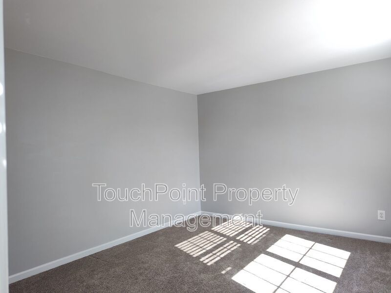 Pristine 4 bed, 2.5 bath Home Located in the Falcon Ridge Community! property image