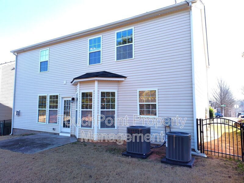 Pristine 4 bed, 2.5 bath Home Located in the Falcon Ridge Community! property image